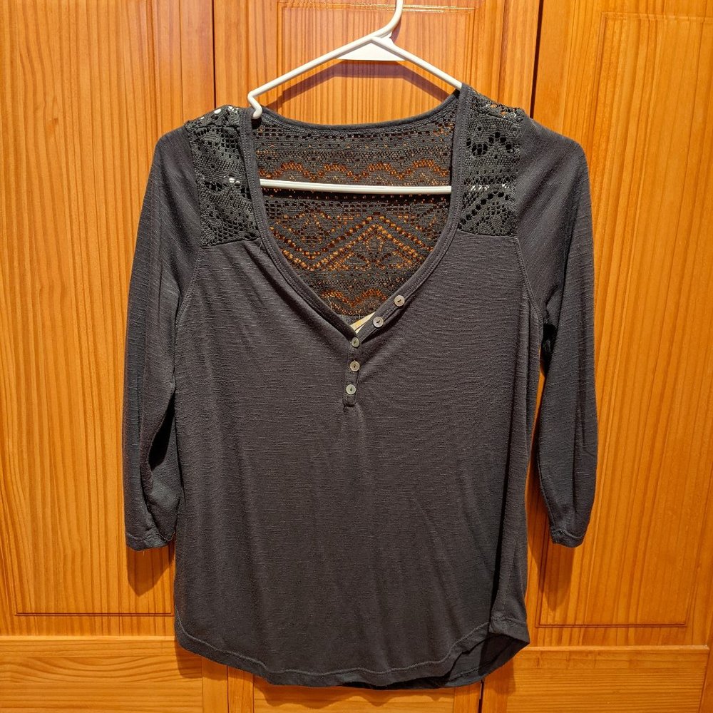 3/4 sleeve crochet detail henley